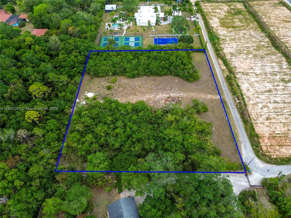 En Venta: $425,000 (2.23 acres)