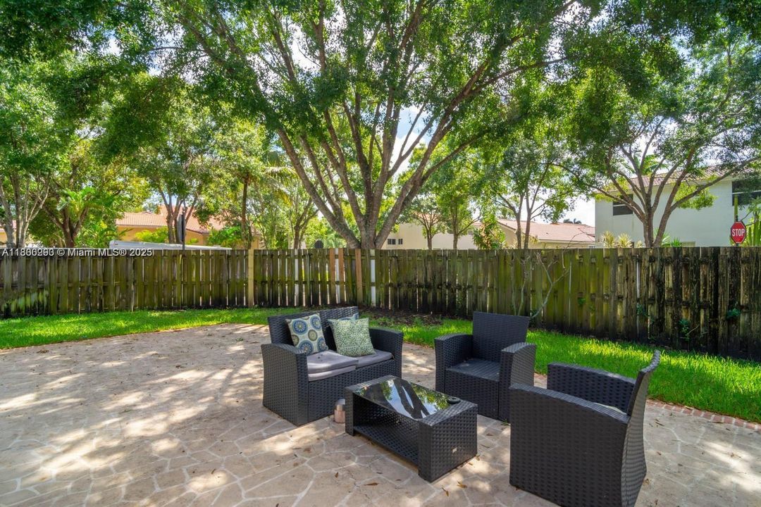 Под контрактом: $3,000 (3 спален, 2 ванн, 1348 Квадратных фут)