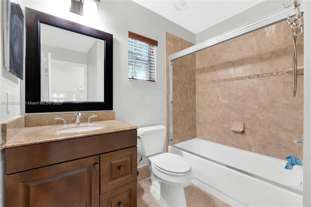 Под контрактом: $3,000 (3 спален, 2 ванн, 1348 Квадратных фут)