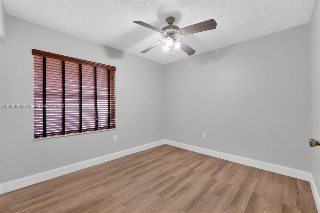 Под контрактом: $3,000 (3 спален, 2 ванн, 1348 Квадратных фут)