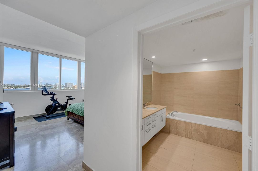 待售: $1,100,000 (3 贝兹, 2 浴室, 2065 平方英尺)