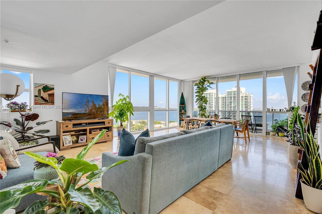 待售: $1,100,000 (3 贝兹, 2 浴室, 2065 平方英尺)