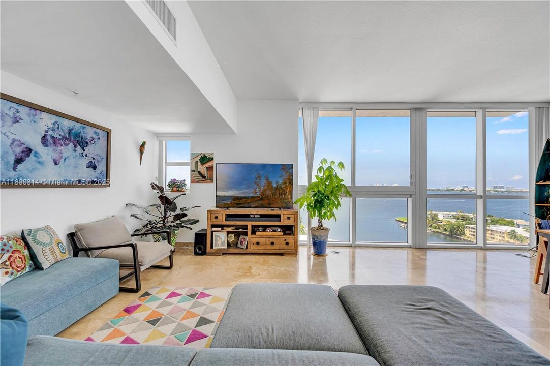 待售: $1,100,000 (3 贝兹, 2 浴室, 2065 平方英尺)