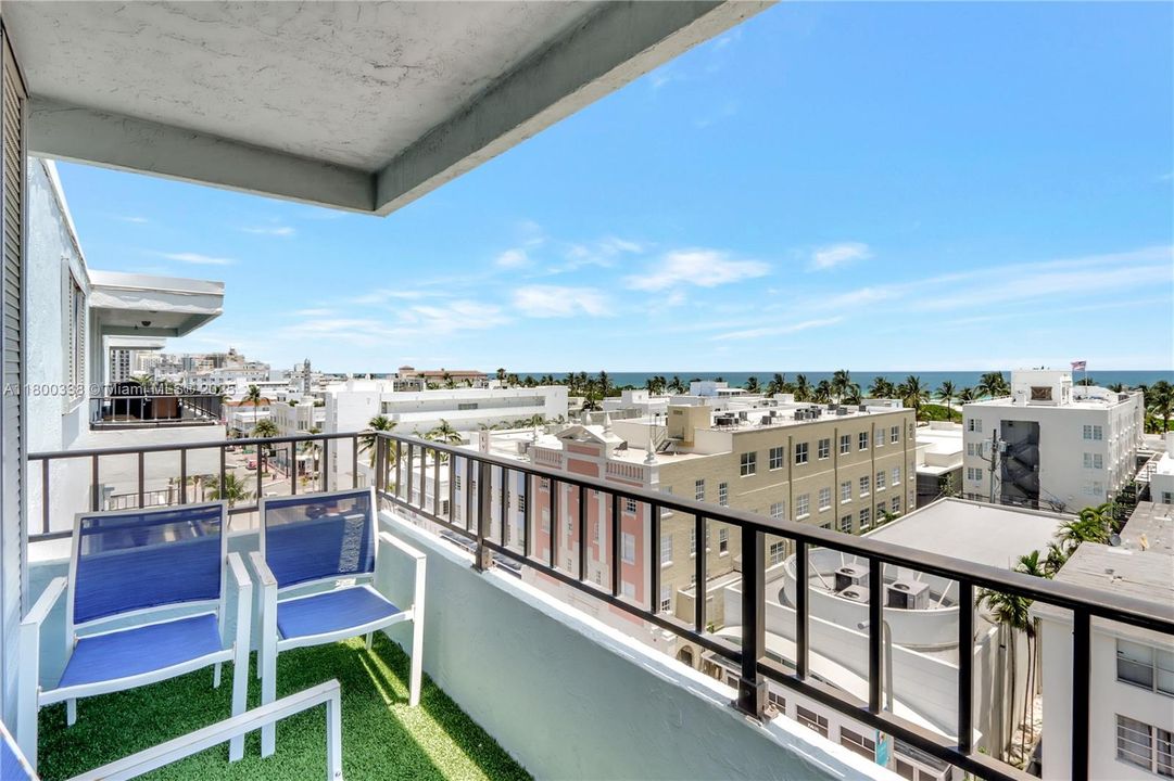 For Sale: $579,975 (1 beds, 1 baths, 760 Square Feet)