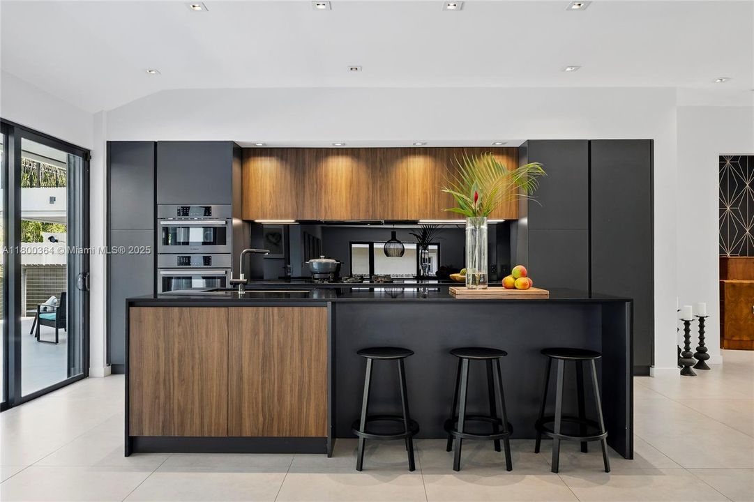 На продажу: $2,995,000 (4 спален, 3 ванн, 2404 Квадратных фут)