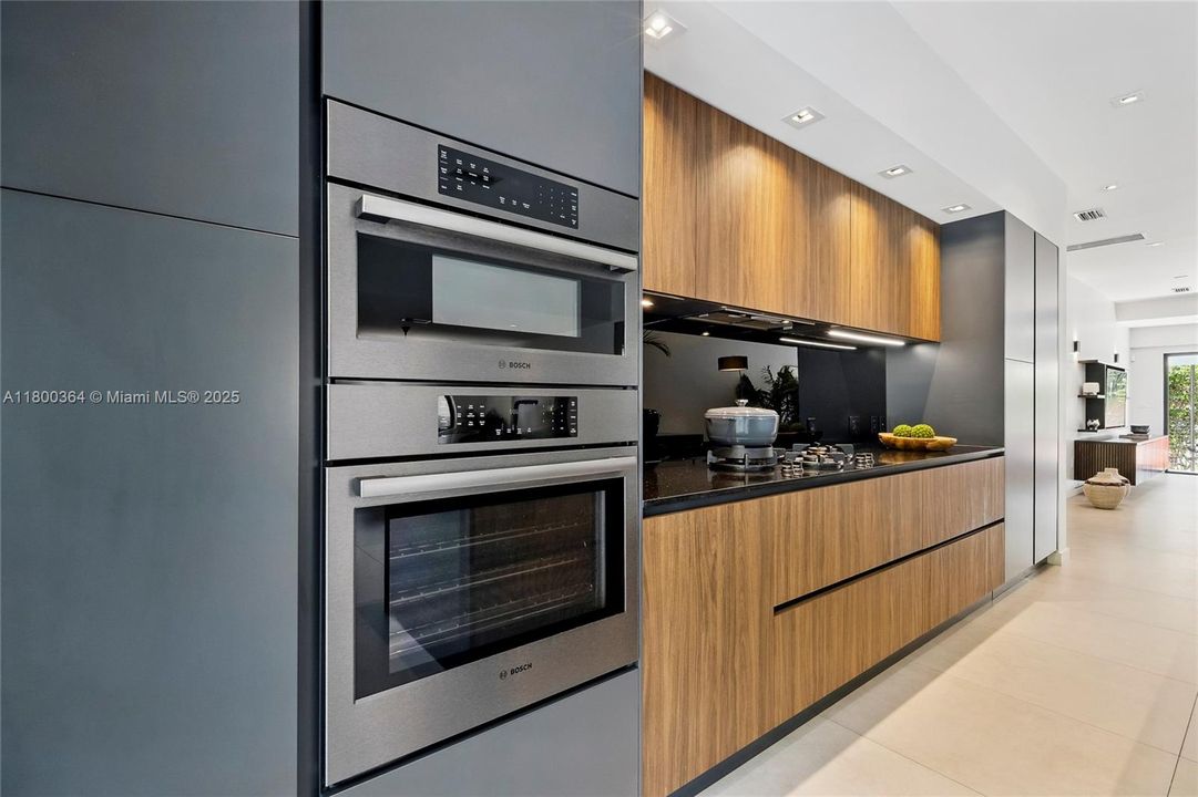 На продажу: $2,995,000 (4 спален, 3 ванн, 2404 Квадратных фут)