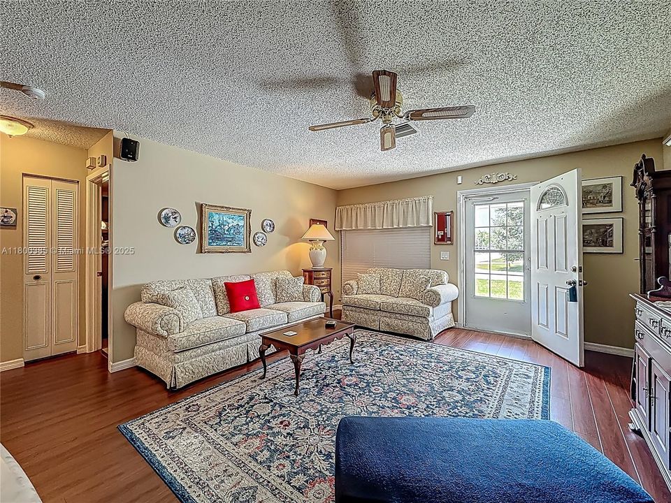 Recently Sold: $289,900 (2 beds, 2 baths, 1263 Square Feet)