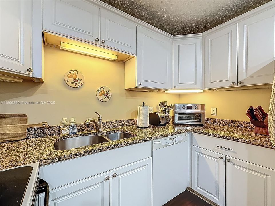 Recently Sold: $289,900 (2 beds, 2 baths, 1263 Square Feet)