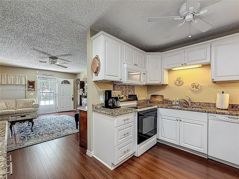 Recently Sold: $289,900 (2 beds, 2 baths, 1263 Square Feet)