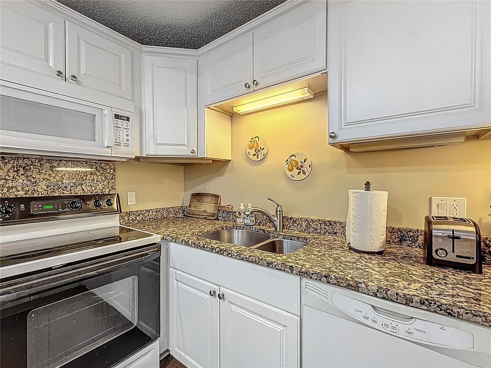 Recently Sold: $289,900 (2 beds, 2 baths, 1263 Square Feet)