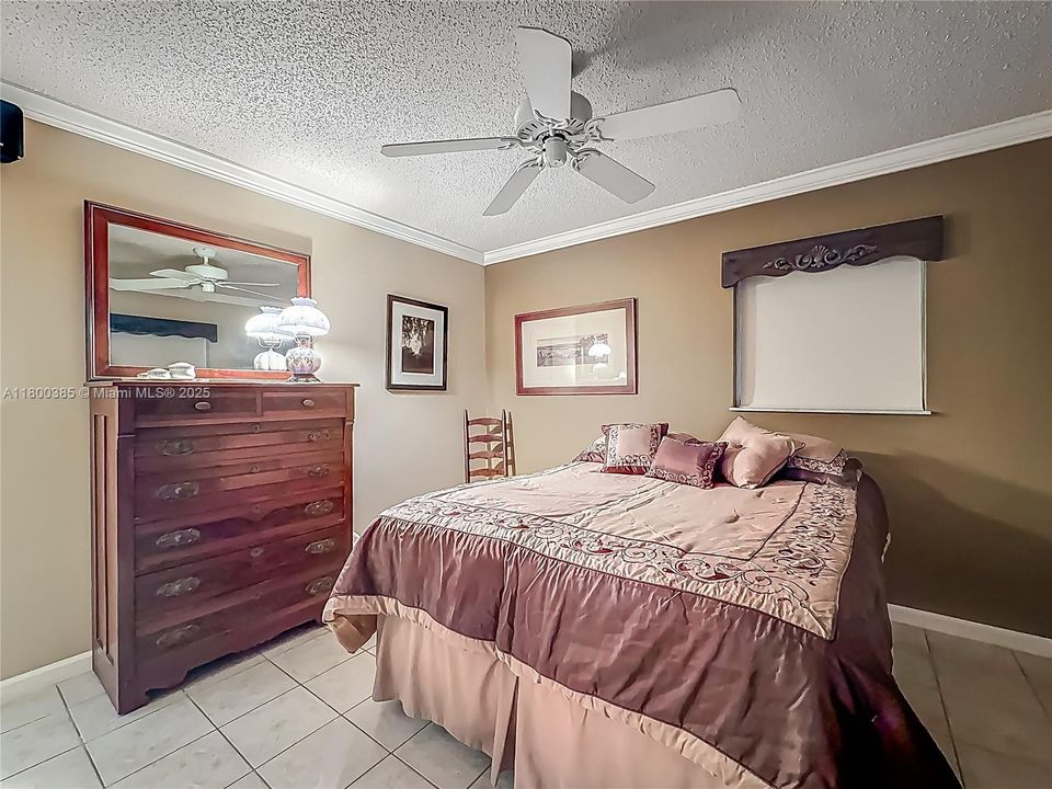 Recently Sold: $289,900 (2 beds, 2 baths, 1263 Square Feet)