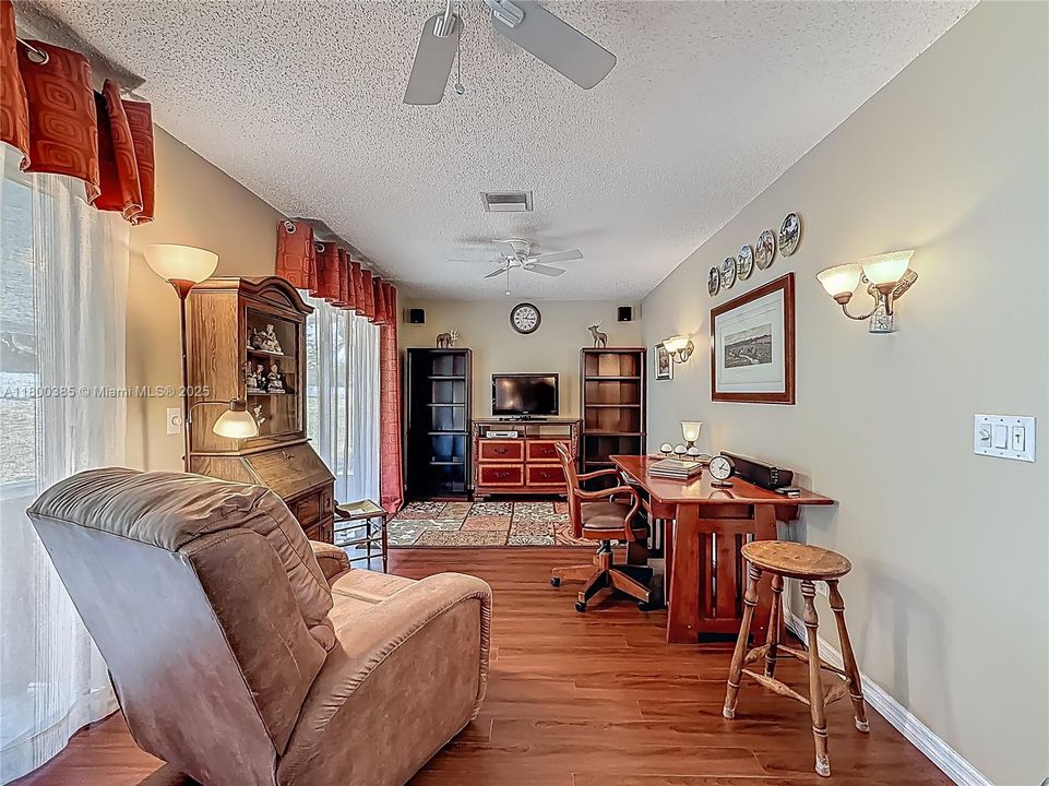 Recently Sold: $289,900 (2 beds, 2 baths, 1263 Square Feet)