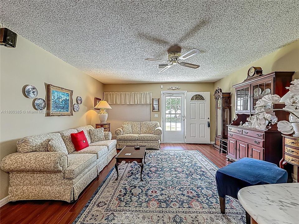 Recently Sold: $289,900 (2 beds, 2 baths, 1263 Square Feet)