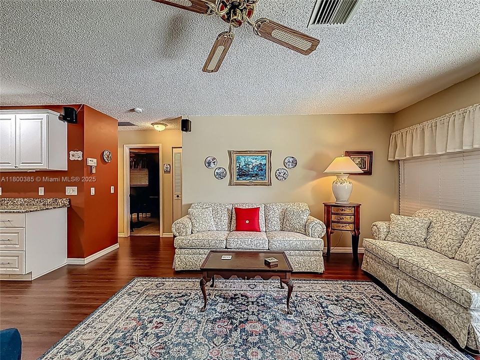 Recently Sold: $289,900 (2 beds, 2 baths, 1263 Square Feet)