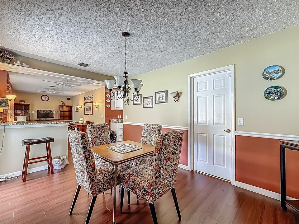 Recently Sold: $289,900 (2 beds, 2 baths, 1263 Square Feet)