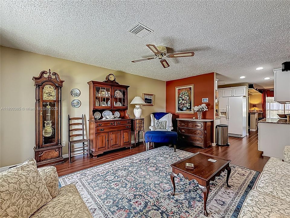 Recently Sold: $289,900 (2 beds, 2 baths, 1263 Square Feet)