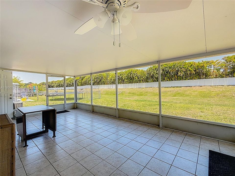 Recently Sold: $289,900 (2 beds, 2 baths, 1263 Square Feet)