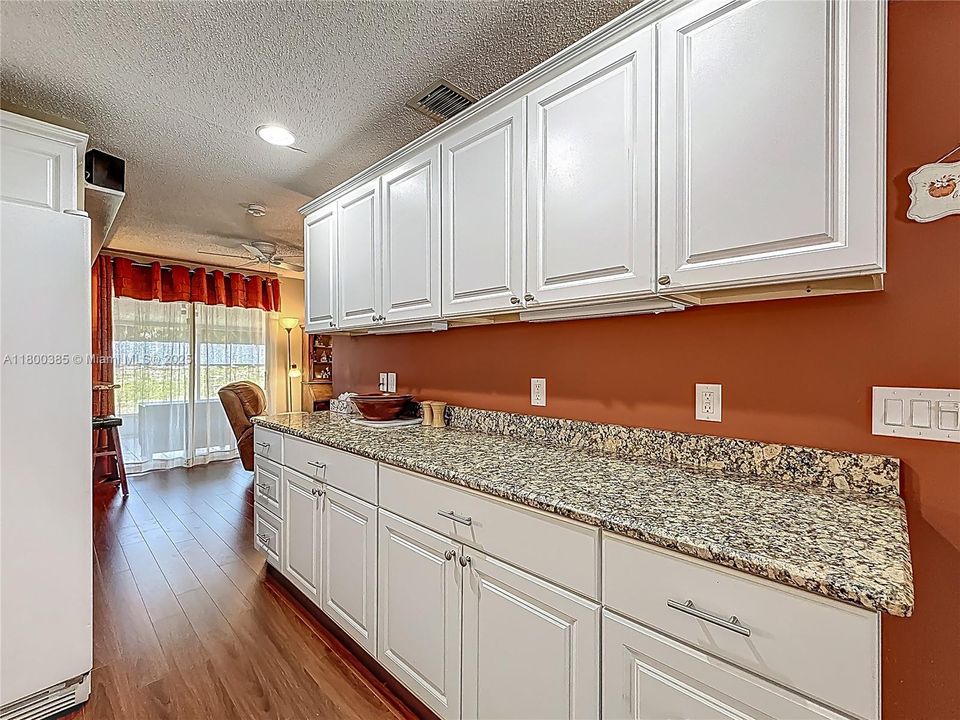 Recently Sold: $289,900 (2 beds, 2 baths, 1263 Square Feet)