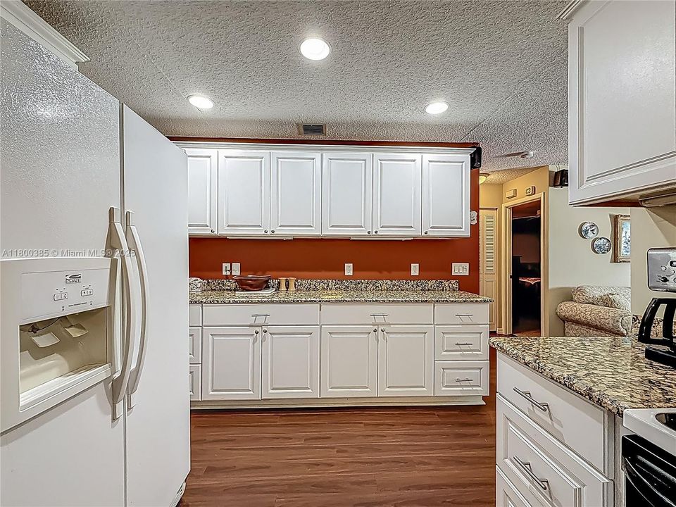 Recently Sold: $289,900 (2 beds, 2 baths, 1263 Square Feet)