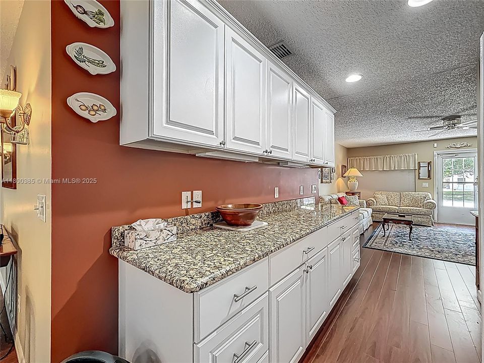 Recently Sold: $289,900 (2 beds, 2 baths, 1263 Square Feet)