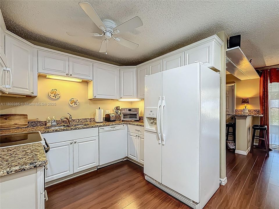 Recently Sold: $289,900 (2 beds, 2 baths, 1263 Square Feet)