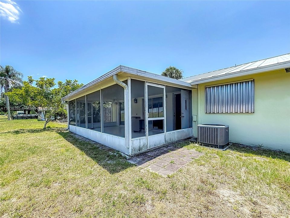 Recently Sold: $289,900 (2 beds, 2 baths, 1263 Square Feet)