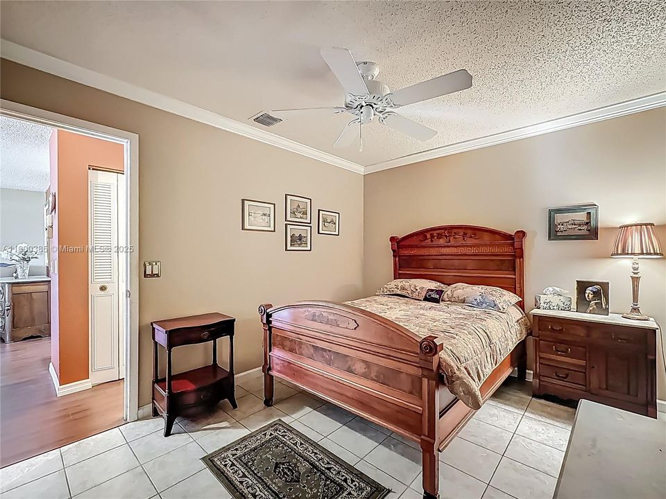 Recently Sold: $289,900 (2 beds, 2 baths, 1263 Square Feet)