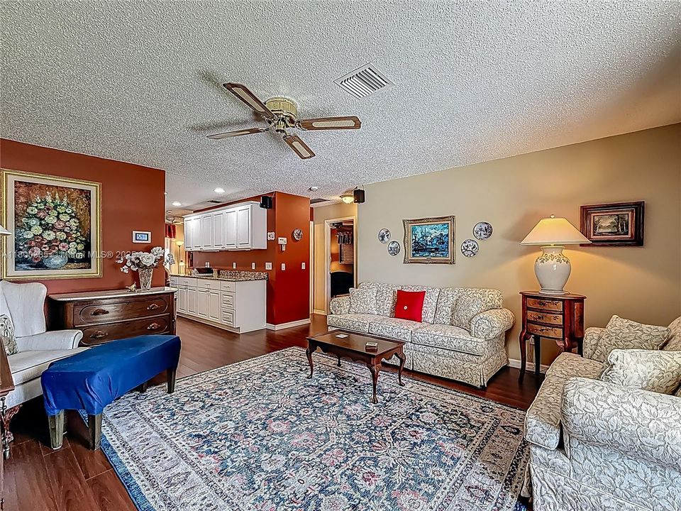 Recently Sold: $289,900 (2 beds, 2 baths, 1263 Square Feet)