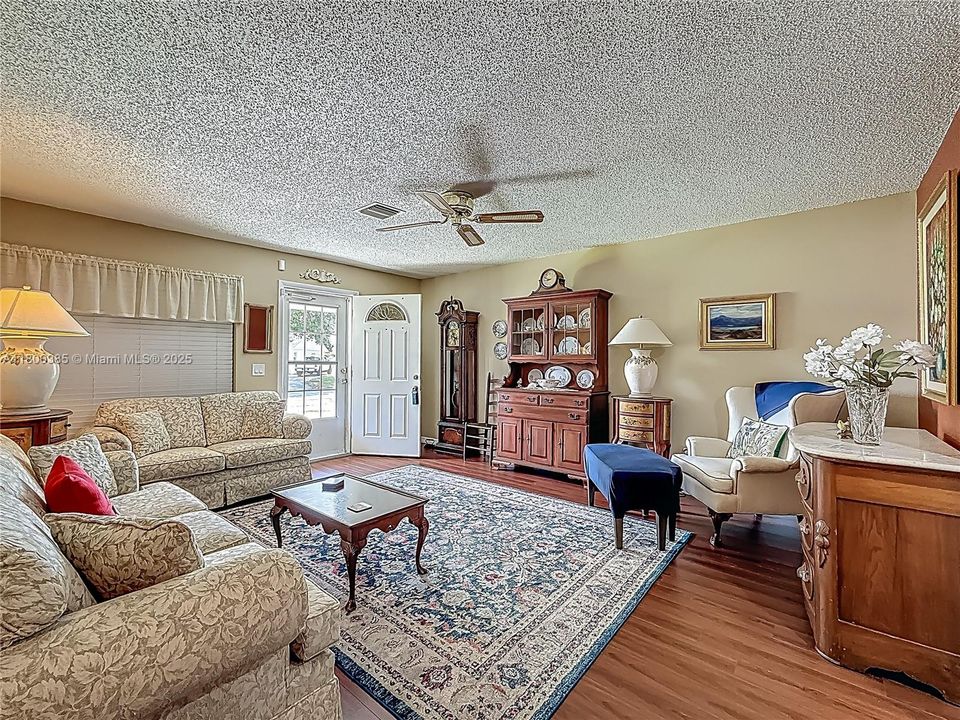 Recently Sold: $289,900 (2 beds, 2 baths, 1263 Square Feet)