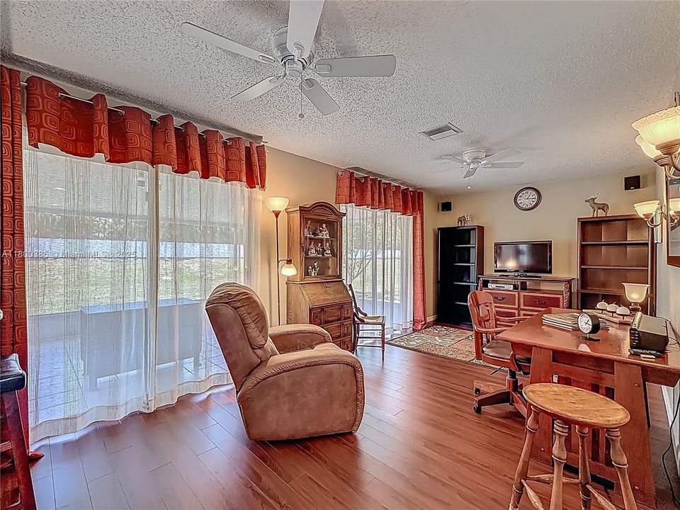 Recently Sold: $289,900 (2 beds, 2 baths, 1263 Square Feet)