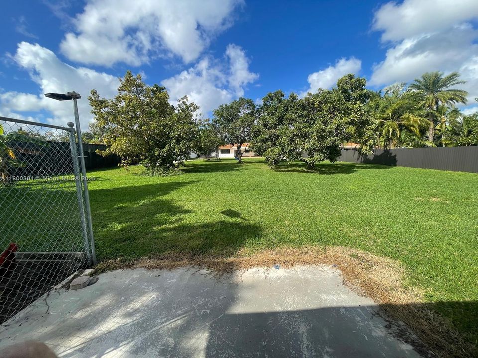 For Sale: $2,300,000 (5 beds, 3 baths, 3462 Square Feet)