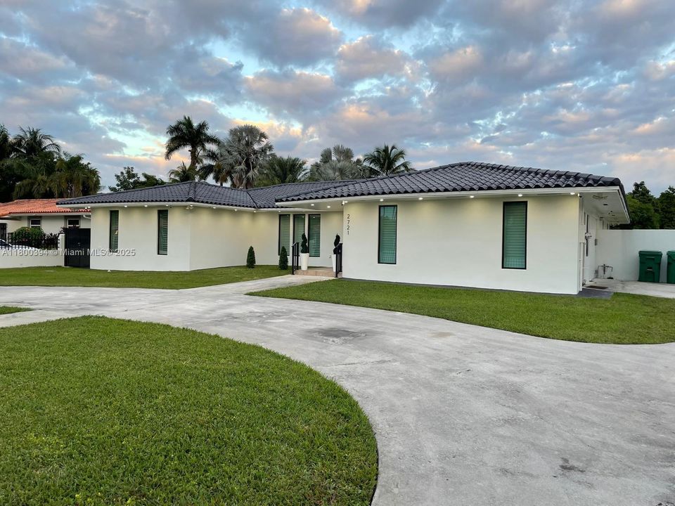 For Sale: $2,300,000 (5 beds, 3 baths, 3462 Square Feet)