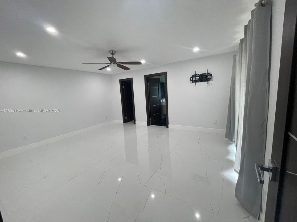 For Sale: $2,300,000 (5 beds, 3 baths, 3462 Square Feet)