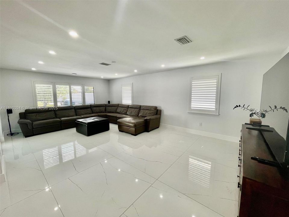 For Sale: $2,300,000 (5 beds, 3 baths, 3462 Square Feet)