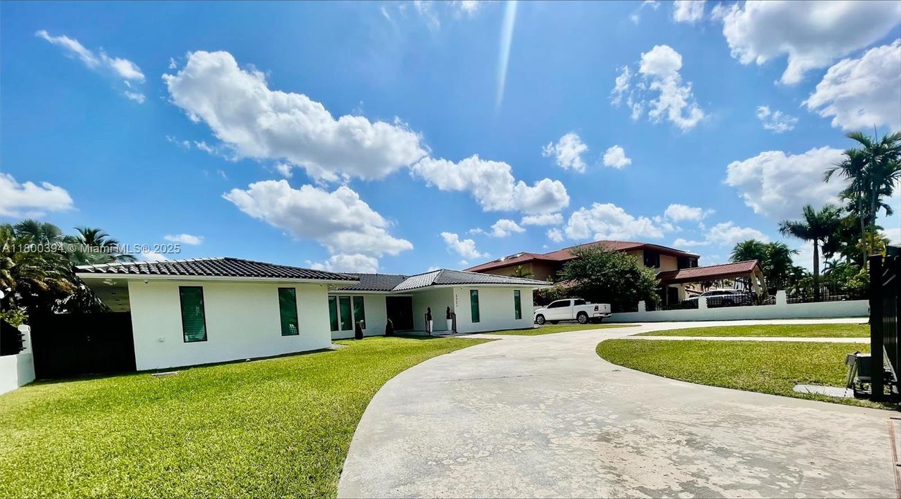 For Sale: $2,300,000 (5 beds, 3 baths, 3462 Square Feet)