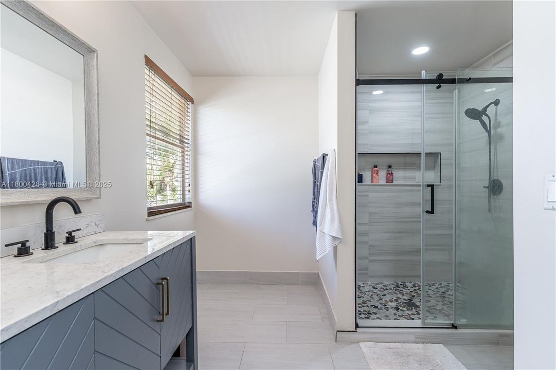 Recently Sold: $805,000 (4 beds, 3 baths, 2436 Square Feet)