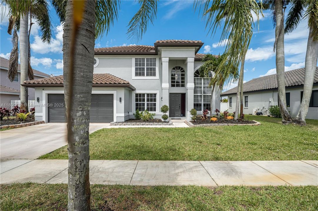 Recently Sold: $805,000 (4 beds, 3 baths, 2436 Square Feet)