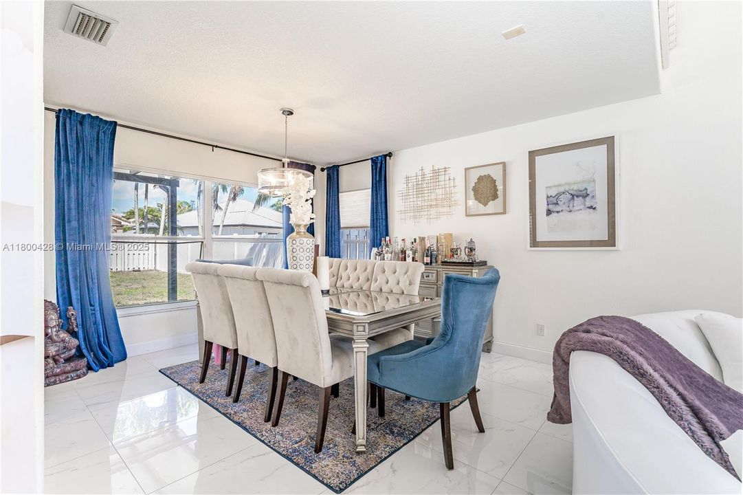 Recently Sold: $805,000 (4 beds, 3 baths, 2436 Square Feet)