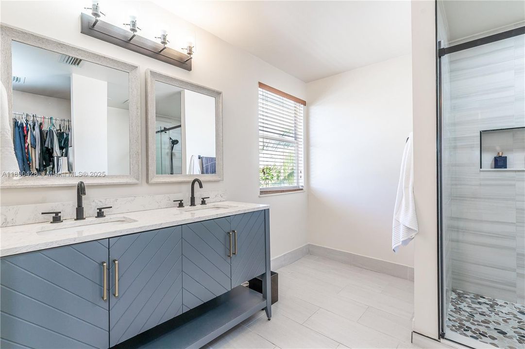 Recently Sold: $805,000 (4 beds, 3 baths, 2436 Square Feet)