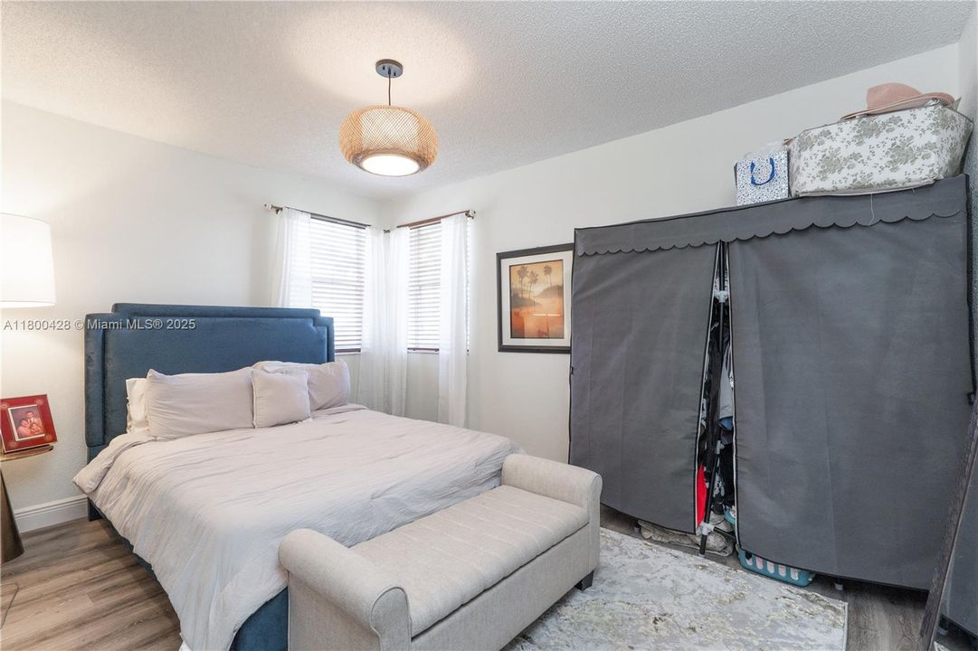 Recently Sold: $805,000 (4 beds, 3 baths, 2436 Square Feet)