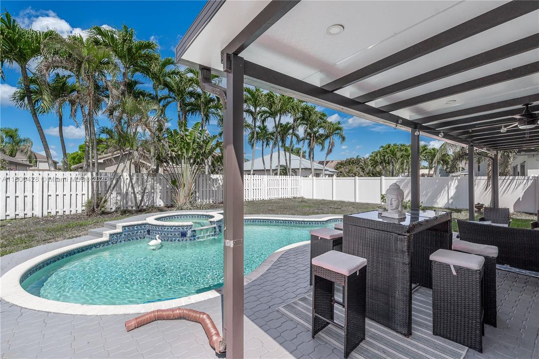 Recently Sold: $805,000 (4 beds, 3 baths, 2436 Square Feet)