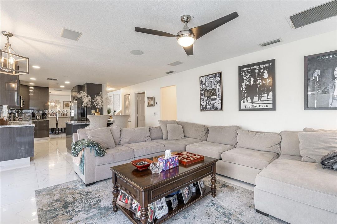 Recently Sold: $805,000 (4 beds, 3 baths, 2436 Square Feet)