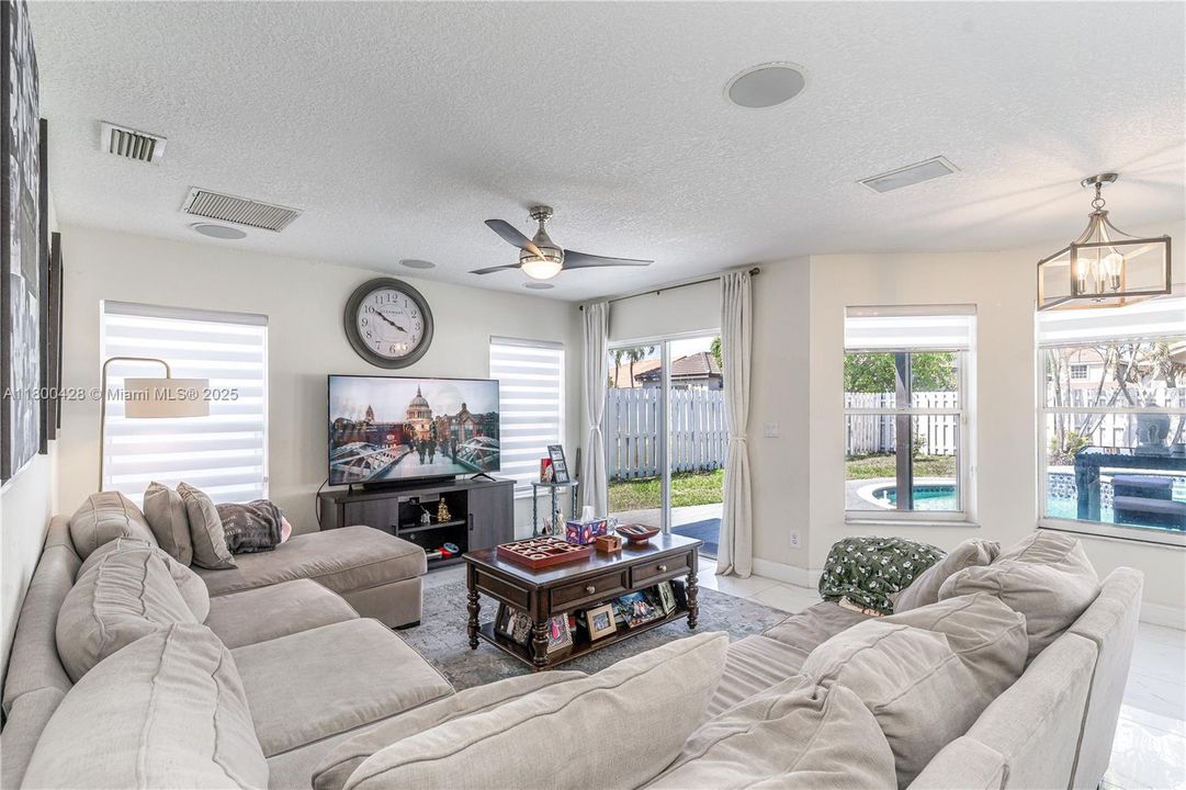 Recently Sold: $805,000 (4 beds, 3 baths, 2436 Square Feet)