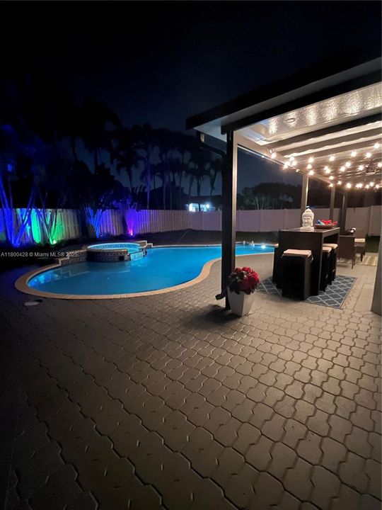 Recently Sold: $805,000 (4 beds, 3 baths, 2436 Square Feet)