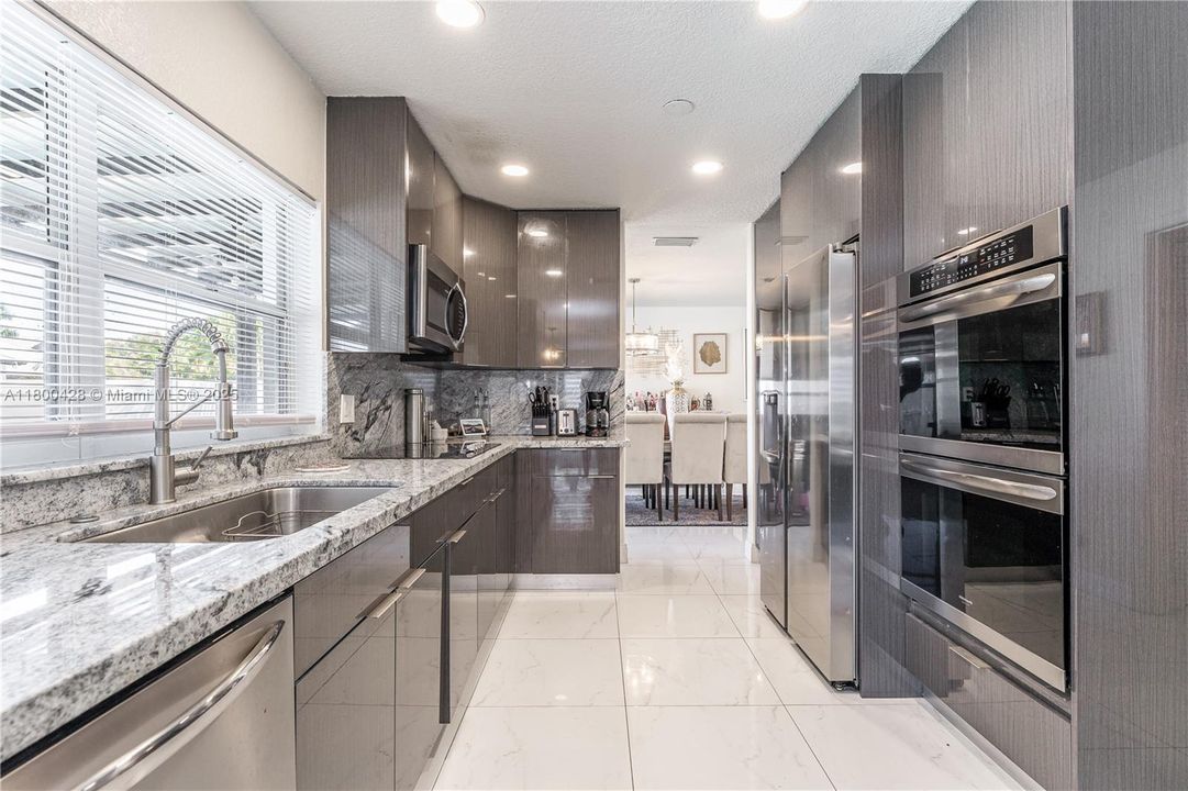 Recently Sold: $805,000 (4 beds, 3 baths, 2436 Square Feet)