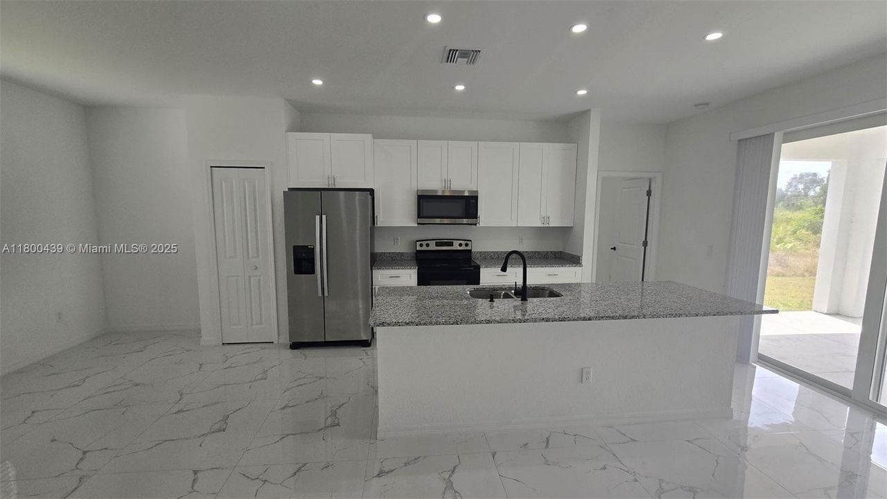 Recientemente alquilado: $2,300 (3 camas, 2 baños, 0 Pies cuadrados)