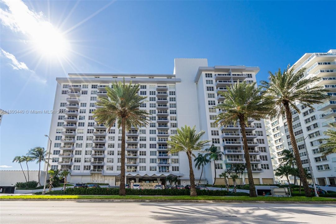 For Sale: $515,000 (2 beds, 2 baths, 1030 Square Feet)