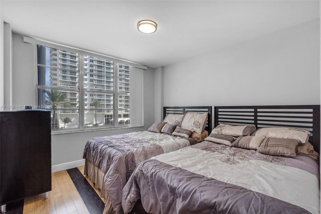For Sale: $515,000 (2 beds, 2 baths, 1030 Square Feet)