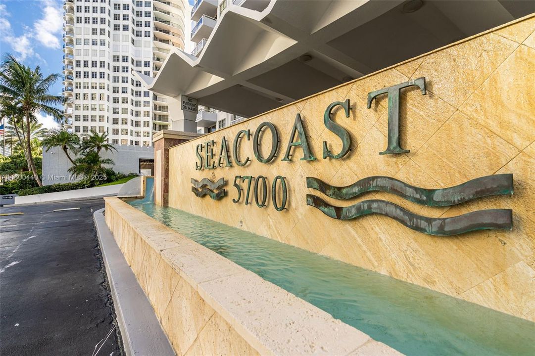 For Sale: $515,000 (2 beds, 2 baths, 1030 Square Feet)