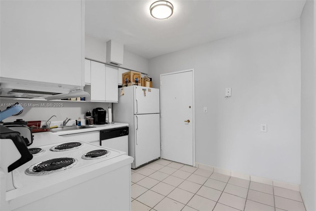 For Sale: $515,000 (2 beds, 2 baths, 1030 Square Feet)